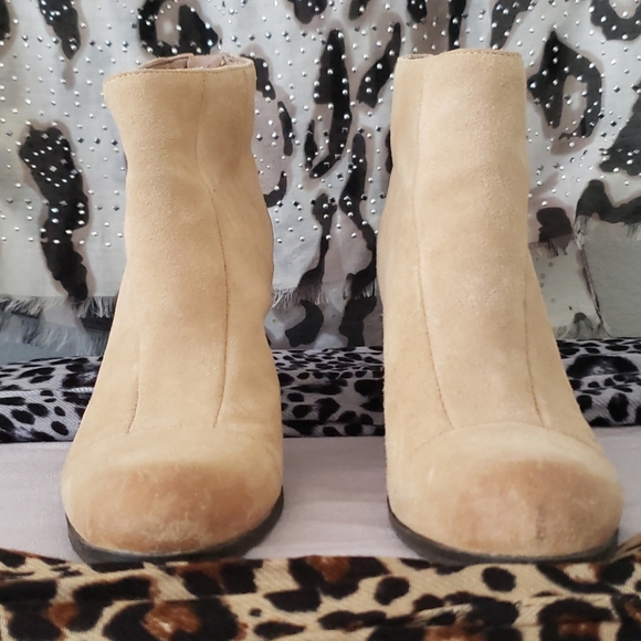 Vince Camuto suede ankle boot - Picture 9 of 9